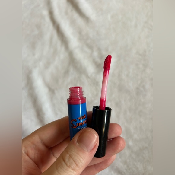The Simpsons MAC lipgloss - Picture 4 of 4